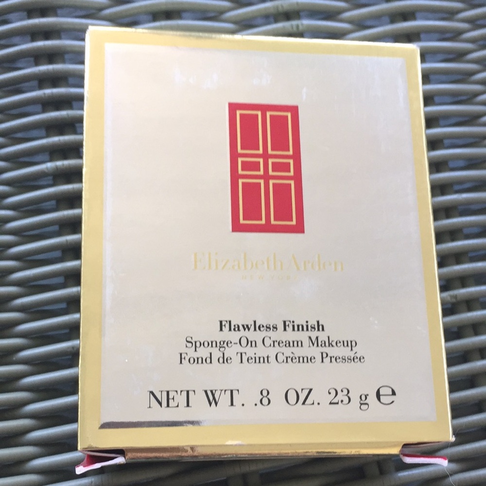 Elizabeth Arden sponge- On Cream Makeup